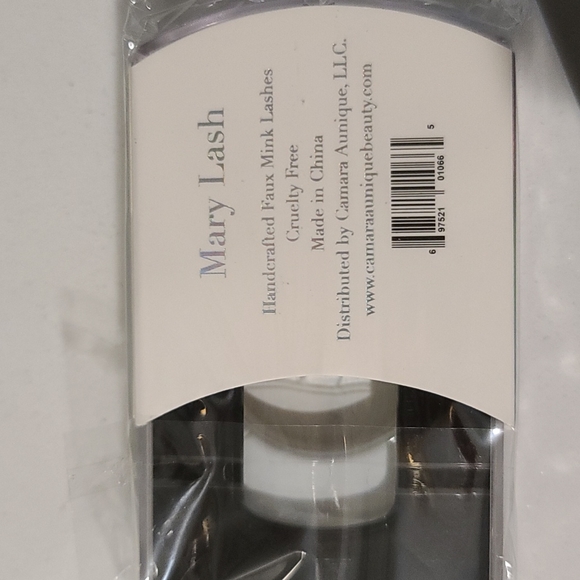 Camara Aunique lashes - Picture 2 of 2